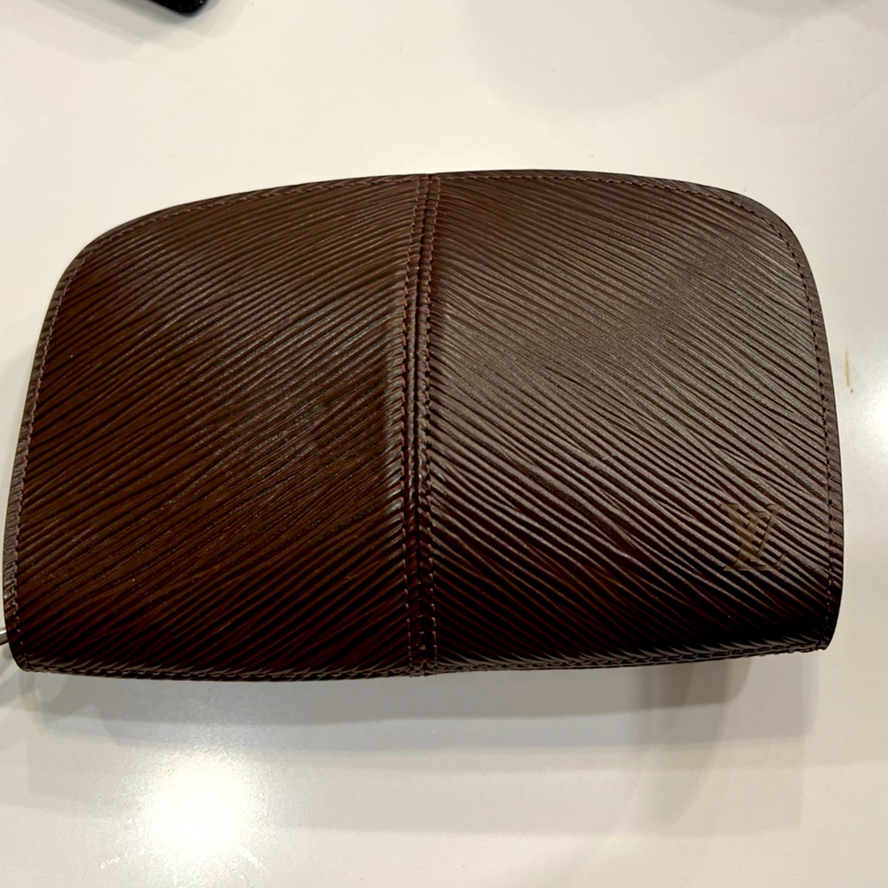 Authentic Louis Vuitton Epi wallet in chocolate brown